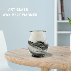 Difusor de Aromaterapia de Vidrio con Diseño Marmoleado y Cubos de Cera Amarilla para Uso con Fragancias - Product Image 4