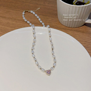 Collar con Colgante de Perlas de Estilo Francés de Lujo Ligero, Diseño de Alta Gama Popular para Mujer, Exquisito Zircon Love X1227, Diseño de Estilo Francés - Product Image 3