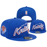 Gorra Unisex de Estilo Urbano con Visera Plana Ajustable de PVC y Bordado de Letras Contáctenos para obtener el catálogo completo y más diseños