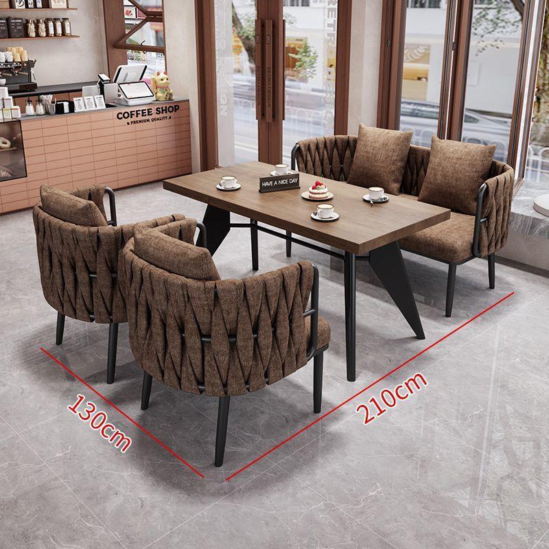 Un conjunto de cuatro personas de 211.