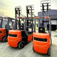 Chariot élévateur électrique Heli de 3 tonnes avec rotateur à pinces pour la manutention de fûts et de barils dans les centres logistiques, chariot élévateur à 4 roues