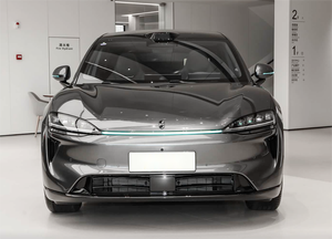 AITO R7 SUV à prolongateur d'autonomie 2026 - Batterie 37 kWh, autonomie WLTP 1380 km, intérieur spacieux, fonctionnalités connectées - Product Image 2