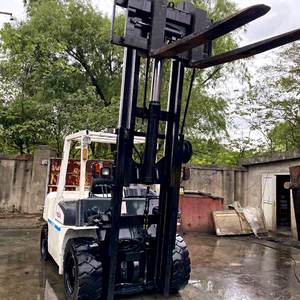Montacargas TCM de 5 Toneladas de Alta Resistencia, Capacidad de 5000 kg, Mástil de 3 m, Motor Diésel, Tecnología Japonesa, para Apilamiento Industrial - Product Image 1