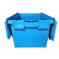 Caisses en plastique empilables et emboîtables avec couvercles pour optimiser l'efficacité du stockage en entrepôt