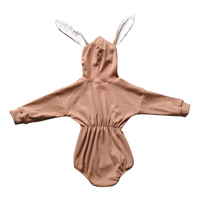 Vente en gros de combinaisons pour bébés à manches longues côtelées avec oreilles de lapin et queue de lapin en fourrure