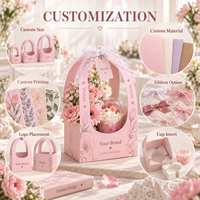 Boîte cadeau pour bouquet de fleurs en carton imprimé personnalisé avec nœud en ruban de dentelle et motif floral, présentation ouverte