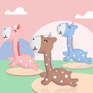 2024 mới BPA an toàn miễn phí bé teeting đồ chơi động vật hài hước con hươu cao cổ núm vú bàn chải Silicone đồ chơi Cầu Vồng bé Silicone Teether - Product Image 3