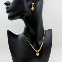 Parure de bijoux pour femme avec collier pendentif chaîne à perles dorées et boucles d'oreilles, motifs inspirés de la nature : goutte d'eau, cœur, étoile, trèfle, dollar de sable en relief