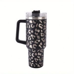 Gobelet isotherme sous vide en acier inoxydable de 40 oz, sans BPA, avec gravure laser couleur motif léopard, poignée et paille - Product Image 2
