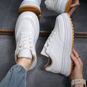 Zapatos de skate para hombre, zapatillas blancas a la moda, zapatos deportivos casuales con cordones, versión coreana, zapatillas para correr transpirables y modernas - Product Image 1