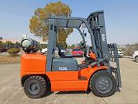 Chariot élévateur à fourche GPL RUM FG30L Mini, mât à 3 sections, hauteur de levage 4500 mm, longueur de fourche 1220 mm, capacité 3000 kg, conformité Euro5/EPA
