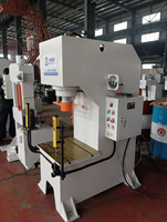 Presse hydraulique de type C 63T utilisée pour l'insertion de roulements, avec rideau lumineux de sécurité en option