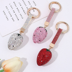 Llavero <span class=keywords><strong>con</strong></span> Colgante de Fresa <span class=keywords><strong>con</strong></span> Diamantes en 3D, Bonito Colgante de Fruta para Bolsos, Carteras y Mochilas - Product Image 3