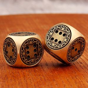 Juego de Dados de Latón Vintage Hechos a Mano - Dados Metálicos Decorativos para el Hogar y Regalo - Product Image 3