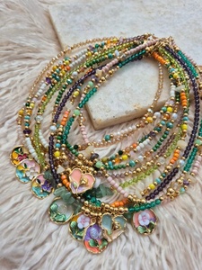 Collier tendance en gros avec pendentif fleur, perles et pierres naturelles, plaqué or/argent 18 carats pour femme - Product Image 3