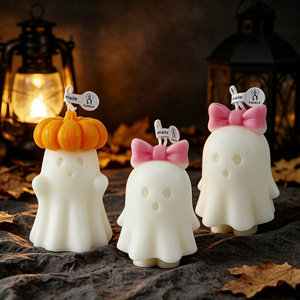 Vela aromática con diseño de calabaza, sombrero y lazo de fantasma para Halloween, ideal para decoración del hogar y fiestas. - Product Image 3