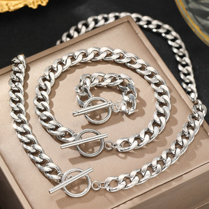 Juego de Joyería de Acero Inoxidable Chapado <span class=keywords><strong>en</strong></span> <span class=keywords><strong>Oro</strong></span> al por Mayor, <span class=keywords><strong>Cadena</strong></span> <span class=keywords><strong>Cubana</strong></span> con Hebilla de Diamantes, Collar y Pulsera Unisex Simple para Regalo o Fiesta - Product Image 2