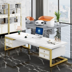Escritorio Ejecutivo de Lujo en Negro y Dorado con Acabado Brillante, Marco Metálico y Almacenamiento, Fabricación OEM/ODM Personalizada para <span class=keywords><strong>Oficina</strong></span> de Director General - Product Image 4