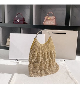 Nouveauté : Sac à main pochette chic pour femme avec strass et volants en cristal, idéal pour les soirées et les fêtes – Collection Usine - Product Image 3