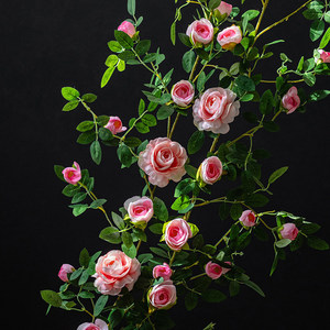ดอกกุหลาบประดิษฐ์จากผ้าไหมสำหรับตกแต่งผนังบ้านและงานแต่งงาน - Product Image 3