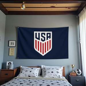 Drapeau de football USA 2026 3x5 FT - Polyester Premium Résistant à la décoloration Double couture Œillets métalliques Écusson USA - Product Image 1