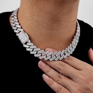 GEMLOVE 18K Gold Large Necklace with Blingbling Diamond Cuban Chain Geometric Luxury for Men/Women Hip-Hop Party Wear - Product Image 2