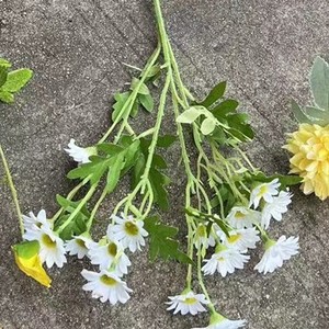Arche florale assortie style forêt jaune, fleurs de mariage jaune-vert avec mur de fond pour diffusion en direct, produits finis - Product Image 4