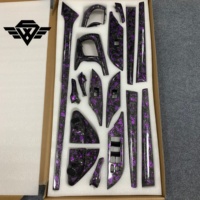 Kit de revêtement intérieur en fibre de carbone forgée brillante pour Toyota Hilux Revo 2015-2026 avec accents en feuille violette, installation autocollante