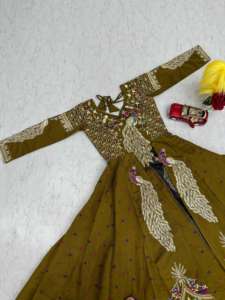 Nueva Colección Vestido Clásico Largo Hasta el Suelo con Estampado Floral, Bordado, Decoración de Borlas y Lentejuelas de Hilo Pesado Natural - Product Image 6