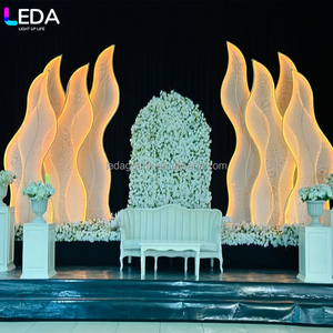 ฉากหลังงานแต่งงานสมัยใหม่ LEDA ตกแต่งเวทีงานอีเว้นท์ ฉากหลังโลหะลายสาหร่ายแบบกำหนดเอง ไฟ LED แสงวอร์มไวท์ ฉากหลังเหล็กพร้อมขาตั้ง LED - Product Image 1