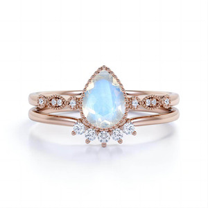 Bague de fiançailles en or rose avec pierre naturelle onyx noir taille poire et sertissage pavé pour femme, style romantique, mariage et soirée - Product Image 2