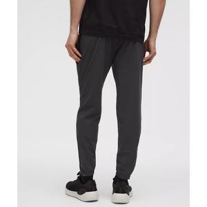 Pantalones Deportivos Minimalistas de Nailon Personalizados, Resistentes al Viento, de Corte Recto y Bien Hechos para Hombre - Product Image 3