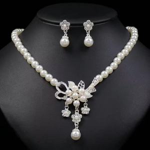QX Popular Cristiana Elegante para Dama de Honor y Novia, Regalo para Fiesta de Boda y Noche, con Cuentas de Pedrería, Perlas de Imitación y Aleación Chapada en Oro Rosa - Product Image 2