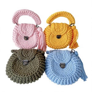 Bolso de Hombro Hecho a Mano de Ganchillo para Bodas y Fiestas, Color Sólido, Media Luna, con Borlas, Ligero, Impermeable y Ecológico - Product Image 3