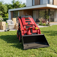 Chargeuse compacte 1000 avec moteur trois cylindres, pompe à piston, nombreux accessoires et godet à nivellement automatique