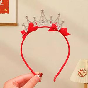 Nuova <span class=keywords><strong>Fascia</strong></span> per Capelli <span class=keywords><strong>Rossa</strong></span> con Corona per Bambina 2026, Accessorio per Capelli per Feste di Capodanno - Product Image 4