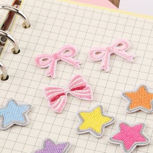 Patch brodé Stock Star Bow, tissé, auto-adhésif, petit, coloré, à coller sur sac, sangle, téléphone - Product Image 1