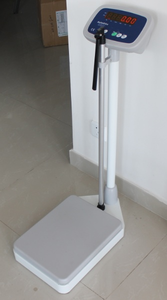 Bilancia Digitale per Pugilato/Wrestling con Misuratore di Altezza Telescopico, Capacità 300kg, Unità LB/KG, Precisione 0.1kg, Personalizzabile OEM - Product Image 2