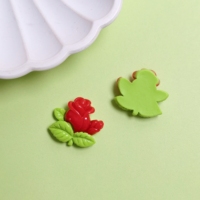 Vente en gros de cabochons 3D en forme de rose rouge avec feuilles pour coques de téléphone et art en résine
