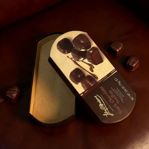 Boîte-cadeau d'avion en papier kraft recyclable écologique fermeture magnétique impression quatre couleurs poignée de logo personnalisé pour sushi à emporter - Product Image 5