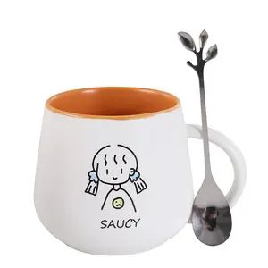 핫 세일 공장 도매 귀여운 연인 학생 차 우유 세라믹 머그잔 뚜껑과 스푼 커피 머그잔 커플 컵