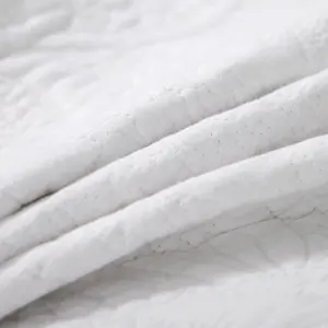 Beyaz renk dekoratif zarif yatak örtüleri pamuk nakış yorgan