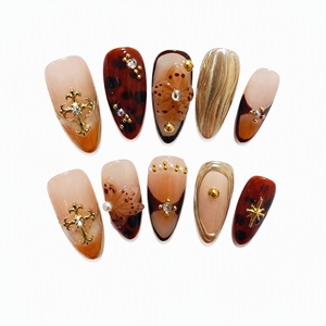 Uñas Postizas en Forma de Almendra con Diseño Degradado Estilo Francés, Metálicas en Relieve, Pre-Diseñadas con Pegamento - Product Image 3