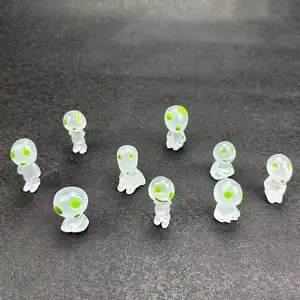 Baratijas de resina de bricolaje alienígena que brillan en la oscuridad lindos pequeños accesorios creativos fábrica