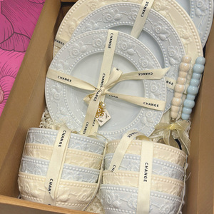 Juego de Platos Desechables de Porcelana Clásica con Relieve Estilo Francés, de Alta Calidad y Valor, Vajilla Linda para Niñas para Fiestas - Product Image 1