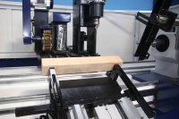 Torno CNC para Madera de Cuerpo de Fundición Pesada MS-1530-ATC con 6 Herramientas, Cargador Automático de Herramientas y Alimentación Automática para Trabajos en Madera
