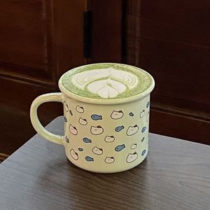 แก้วเซรามิกสโตนแวร์คุณภาพสูง ขนาดใหญ่ ใช้งานได้หลากหลาย เป็นมิตรกับสิ่งแวดล้อม ใช้กับเครื่องล้างจานและไมโครเวฟได้ ลายแมวน้อยสีเขียว - Product Image 1