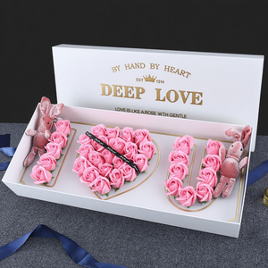Caja de regalo de flores con estampado personalizado Caja de flores de rosas TE AMO Caja de regalo de embalaje de flores en forma de corazón - Product Image 1
