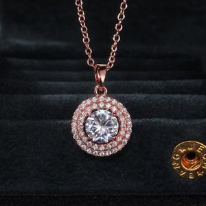 Elegante Collana con Ciondolo Classico per Donne, Catena a Forma di Fiore in Lega di Rame, Gioiello per Fidanzamento - Product Image 5