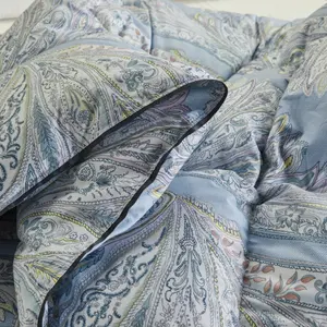 2024 Hot Sale Eco-friendly Duvet Insert Queen Comforter Fluffy Goose Down Fill Super Comfortable Breathable Warm Duvet